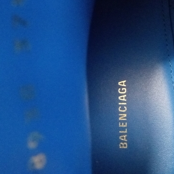 Shoes - Picture 2 of 4